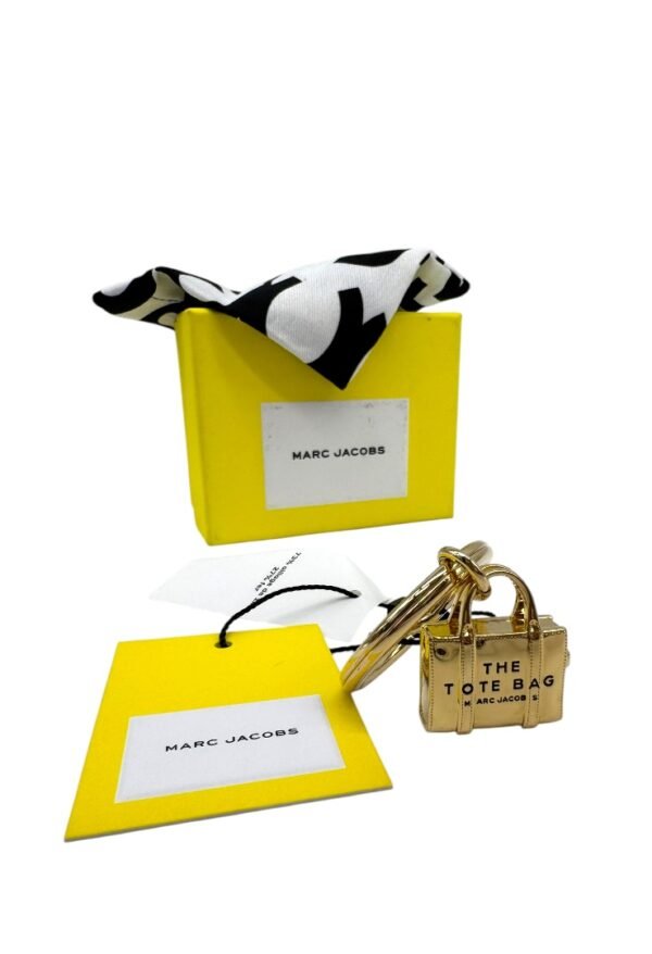 MAR JACOBS - KEYCHAIN GOLD TOTE BAG